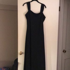 Black dress with a bitty bit of bling 🤗